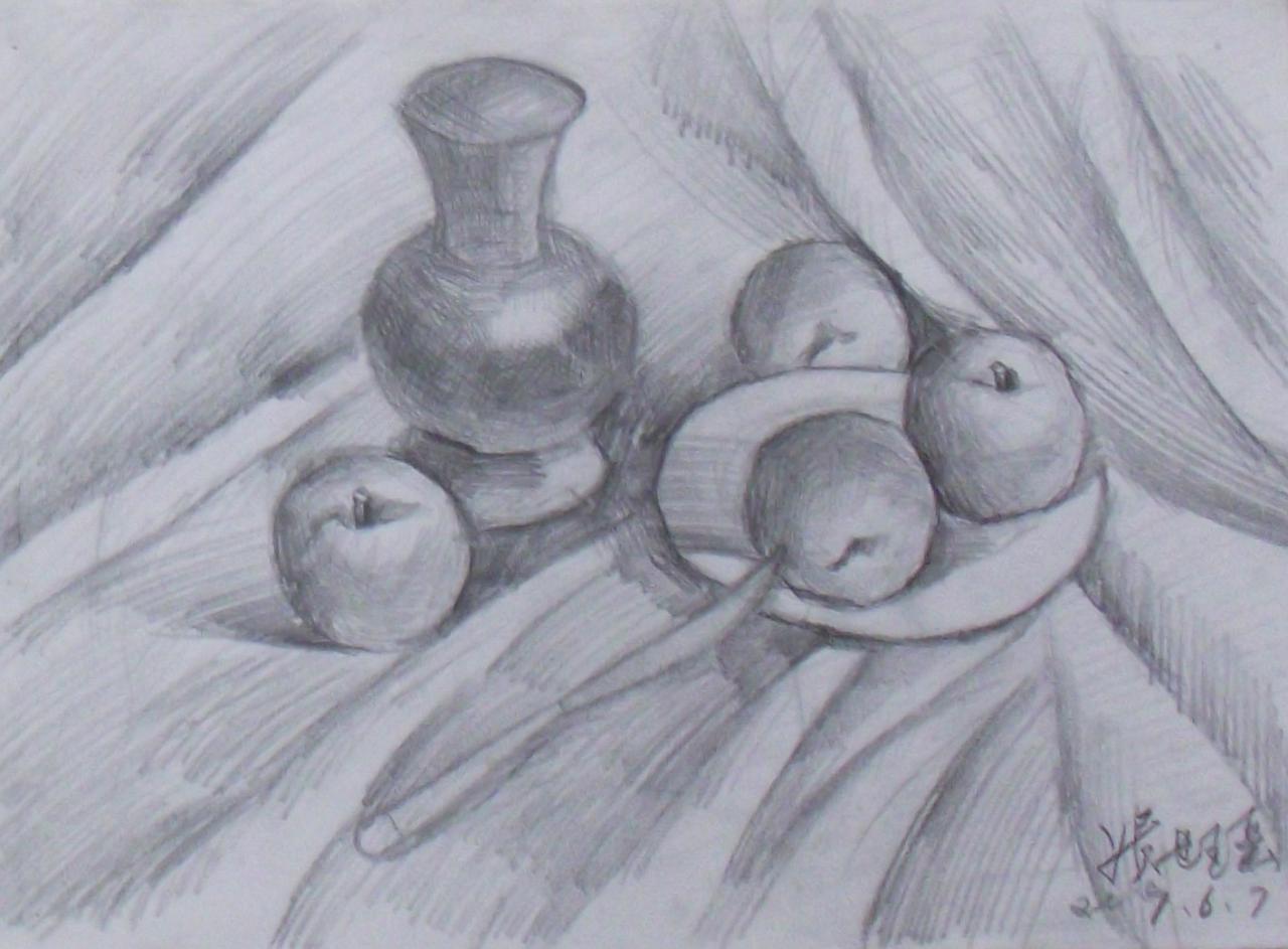 花瓶、苹果、盘子和小刀组合静物素描 张世瑶画