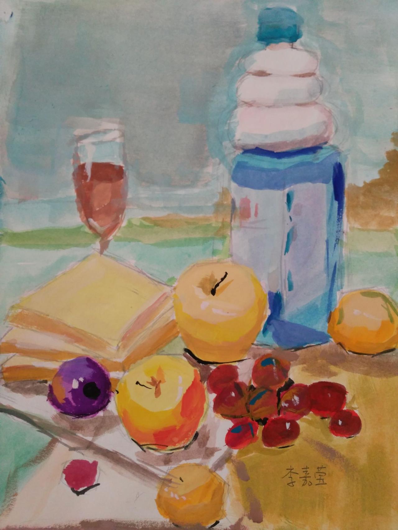 水粉静物 矿泉水瓶、苹果、葡萄、面包片、玻璃杯、盘子等 李嘉莹画
