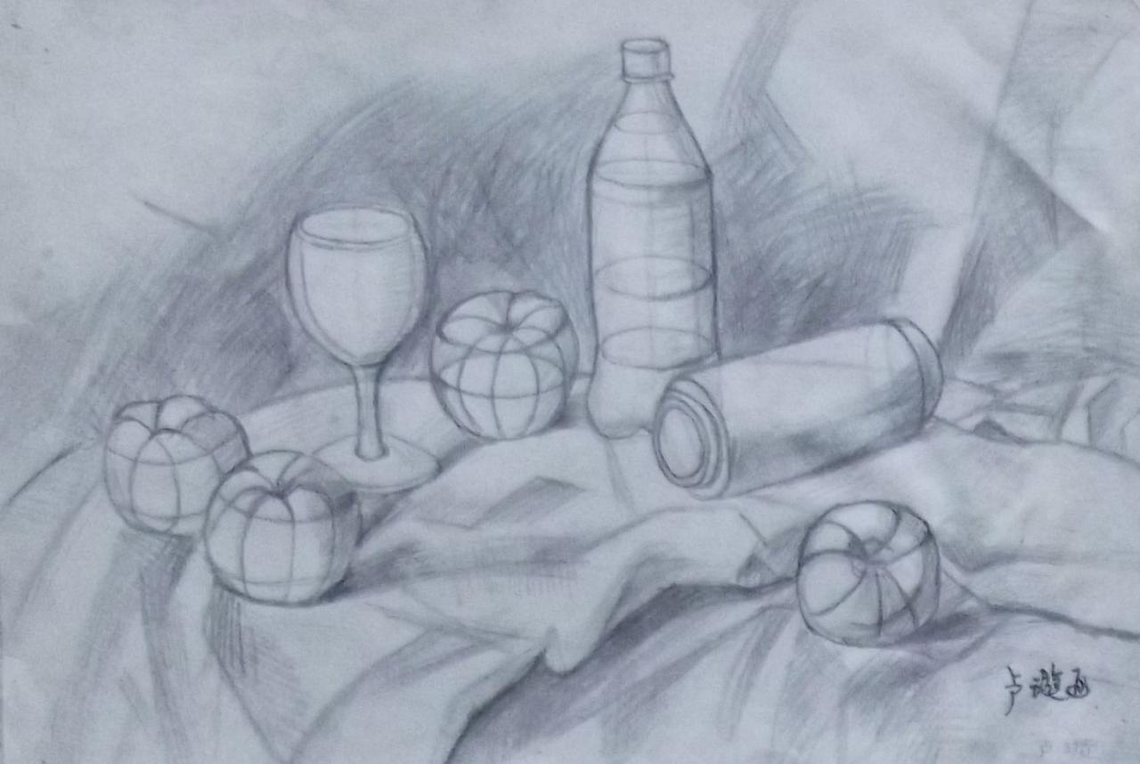 水果、杯子及水瓶结构素描 卢璇画