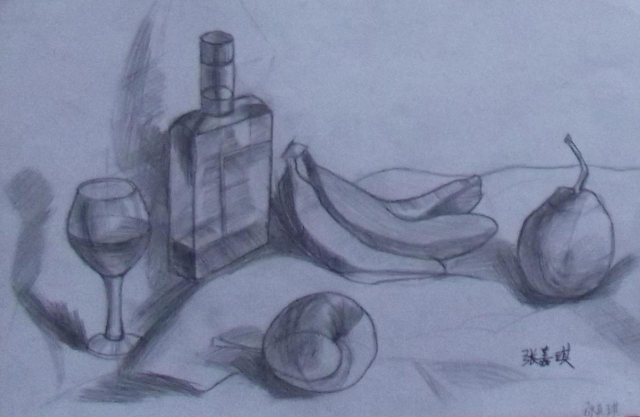 酒瓶、香蕉、梨等结构素描 张嘉琪画