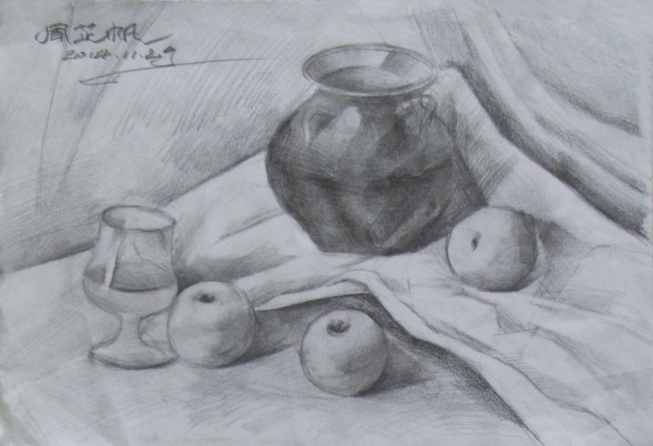陶罐、酒杯、苹果、衬布等静物素描 周芷帆画