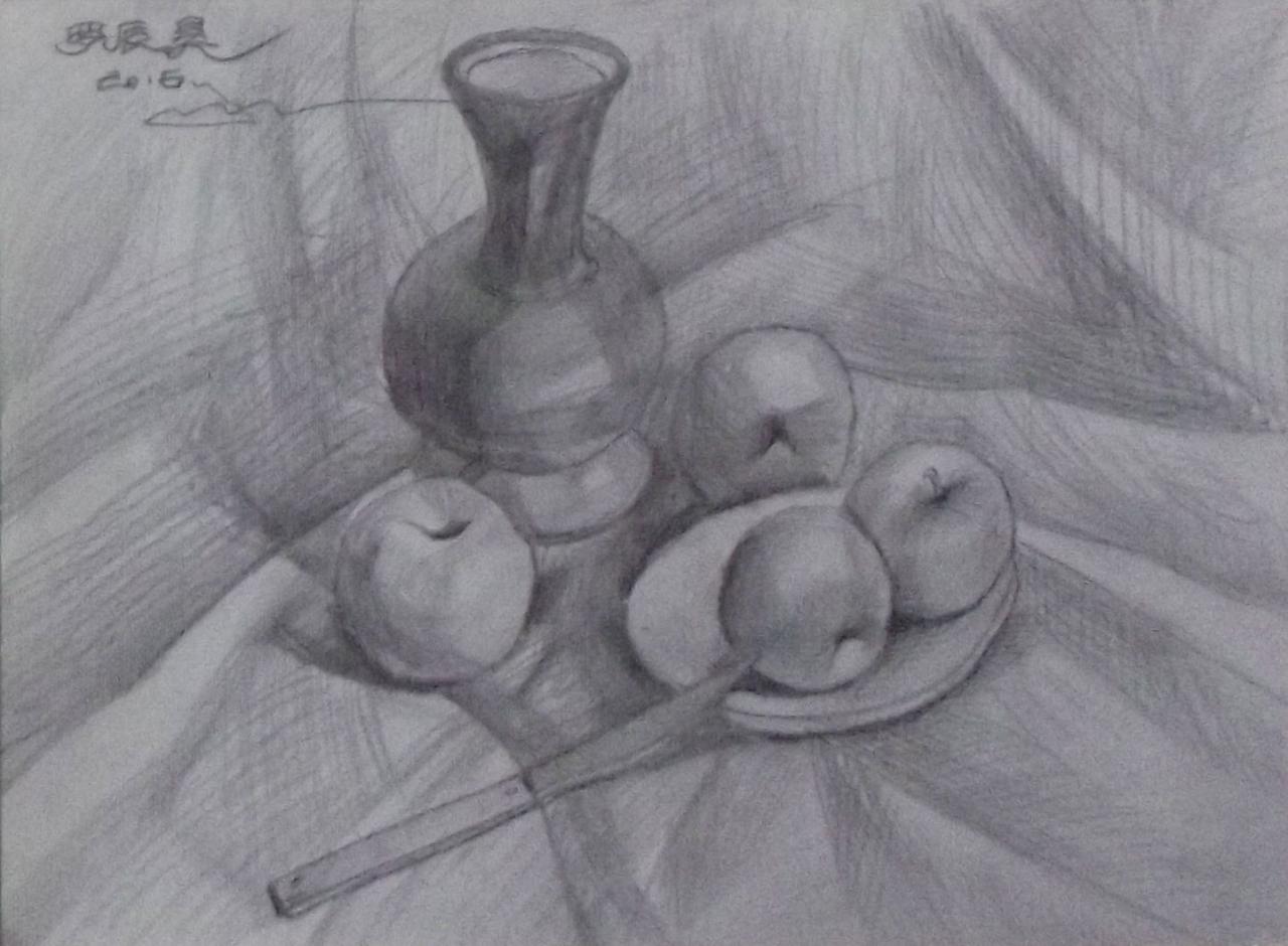 花瓶、水果、盘子、小刀等静物素描 罗辰昊画