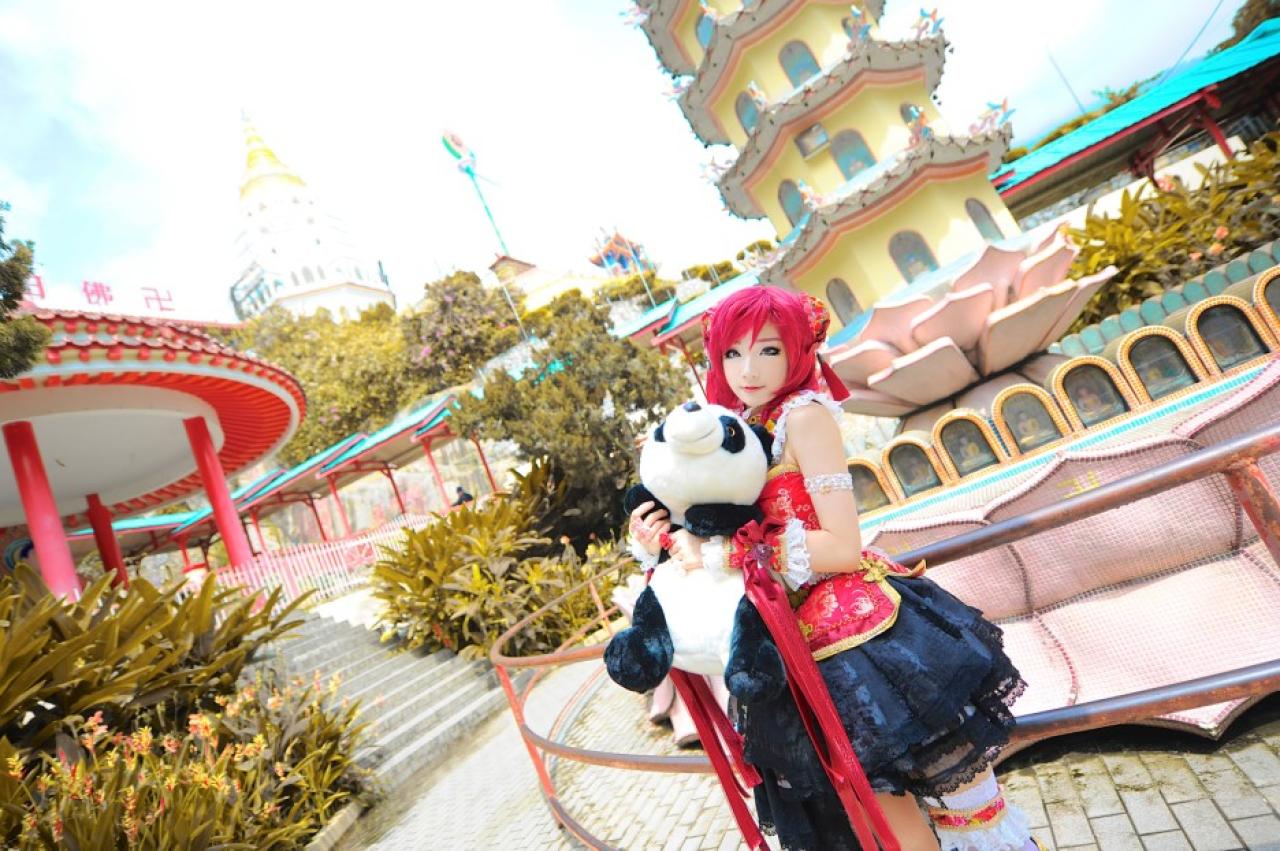 miyuko扮西木野真姬双手抱着熊猫 站姿