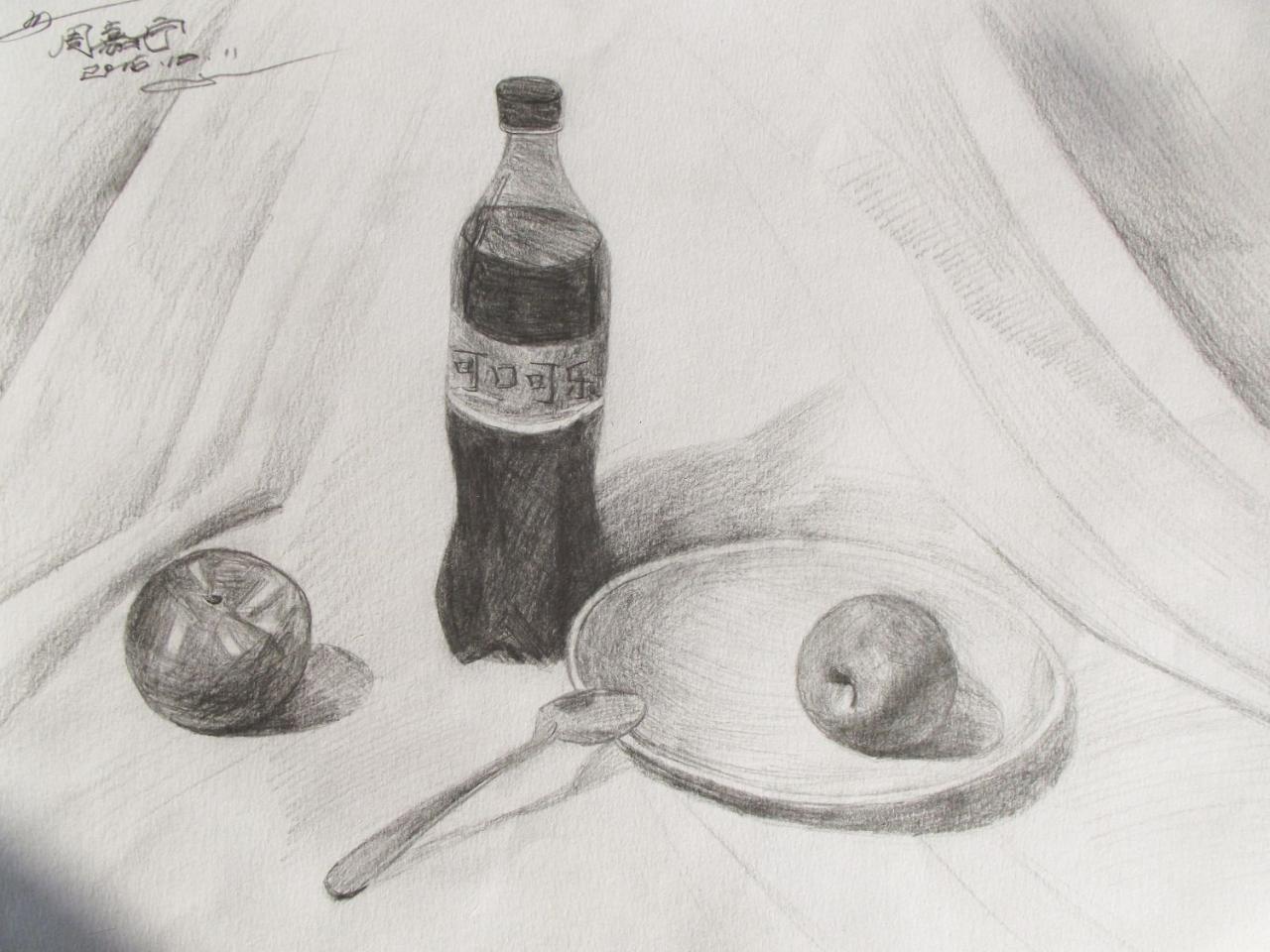 可口可乐、盘、汤勺、水果 静物素描 周嘉宁画
